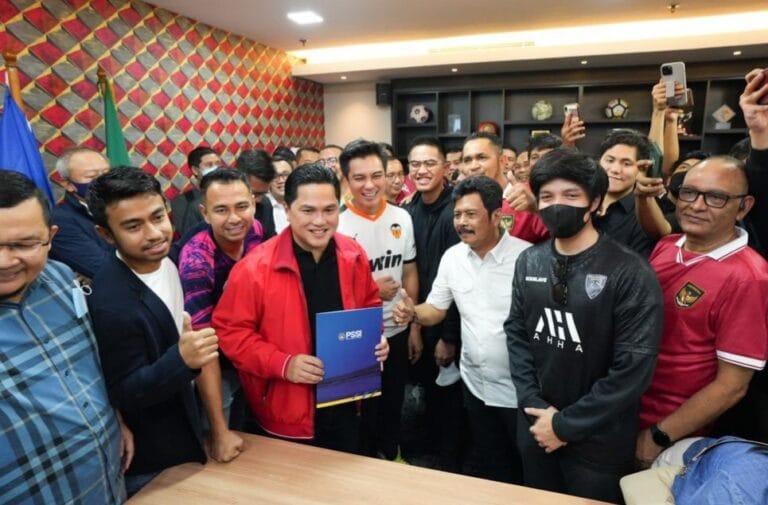 Kaesang, Raffi dan Atta Dampingi Erick Thohir Daftar Calon Ketua Umum PSSI