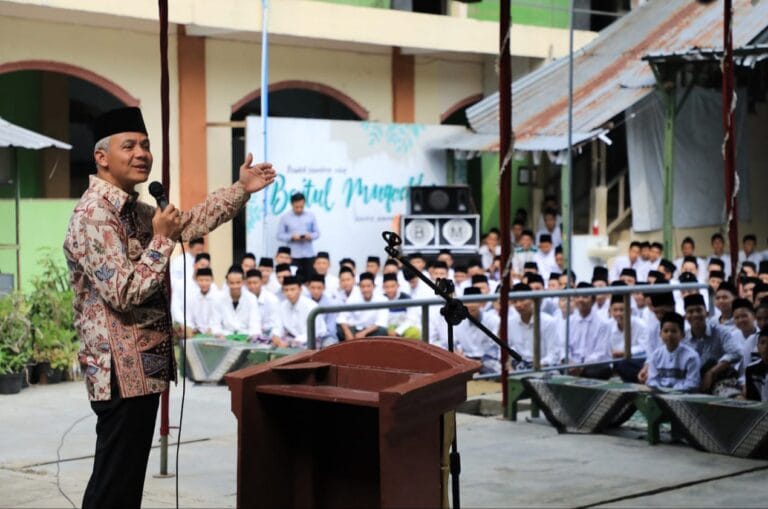Ganjar Kembali Gencar Silaturahmi Dengan Ulama dan Para Santri