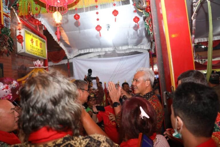 Ganjar Malam Imlek Kunjungi Kelenteng Tien Kok Sie Surakarta