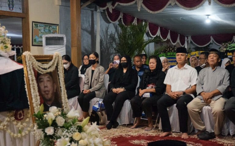 Ganjar Kenang Dubes Prakosa: Beliau Bawa Rekom PDIP Untuk Saya Jadi Gubernur