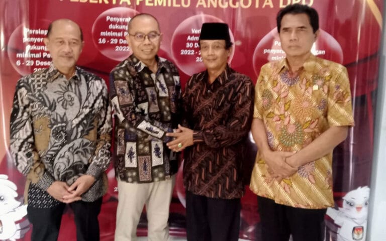 Riyanta dan Nurrohman Klarifikasi Data Dukungan Caleg DPD ke KPU Jateng