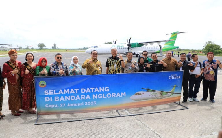 Jumat Berkah, Ganjar Sambut Kedatangan Penerbangan Perdana Citilink di Ngloram