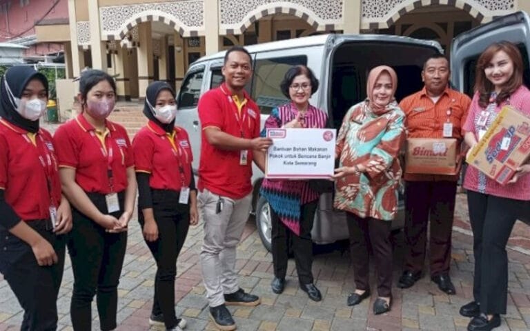 Alfamart Salurkan Bantuan Untuk Korban Banjir Semarang