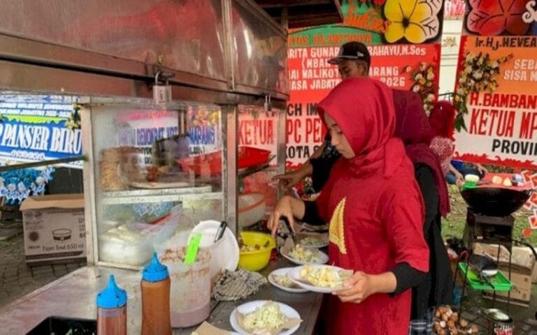 Libatkan 135 Gerobak UMKM Kuliner, Pesta Rakyat Pelantikan Mbak Ita Meriah