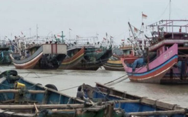 Gelombang Ombak Capai 4 Meter, Pemprov Jateng Imbau Nelayan Tunda Melaut