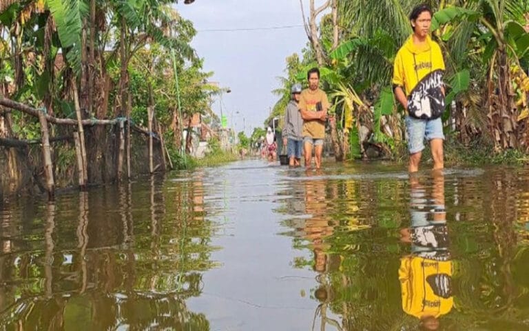 Puluhan Warga Demak Kembali ke Pengungsian Saat Banjir Kembali Tinggi