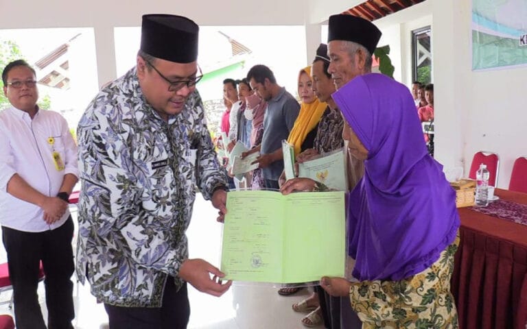 500 Warga Desa Tegaldowo Terima Sertifikat Program PTSL