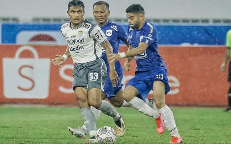 Persib Bandung Mempermalukan PSIS Semarang Di Kandangnya Sendiri