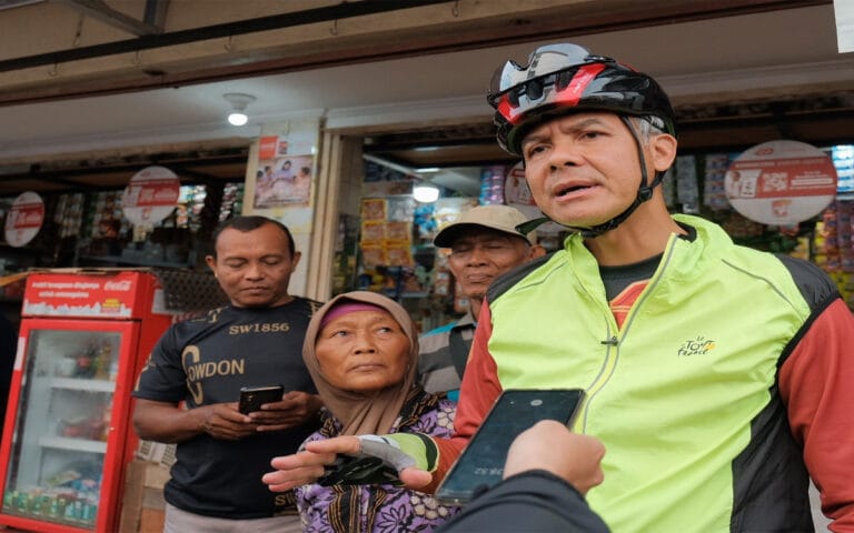 Cek Harga Beras dan Stok Minyak, Ganjar Gowes ke Sejumlah Pasar di Semarang