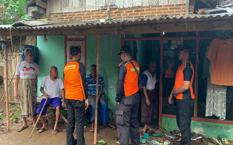 Tim SAR Selamatkan Seorang Nelayan Yang Hilang di Perairan Pulau Panjang