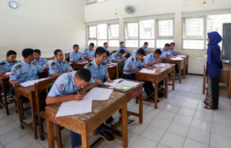Cerita Siswa di SMK Semi Boarding Bebannya Sangat Ringan