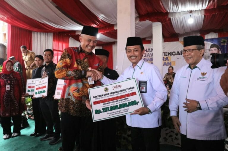 Ganjar Beri Bantuan Bidang Keagamaan dan Pendidikan Keagamaan Senilai Rp434 Miliar