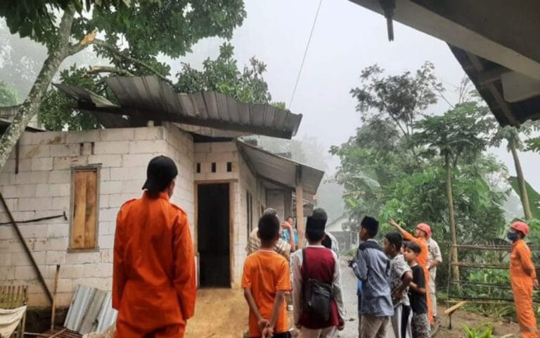 BPBD Temanggung Gerak Cepat Bantu Korban Puting Beliung Slagen