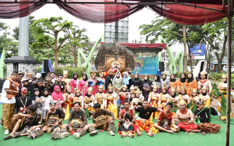 SMK MUTU Semarang Gelar Seni Budaya Tradisional dan Baksos