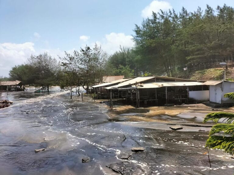 BMKG Himbau Warga Pesisir Waspada Gelombang Tinggi