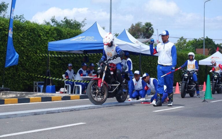 Instruktur AHM Sabet Juara 2 Kategori 150cc dan Juara 3 Kategori 300cc
