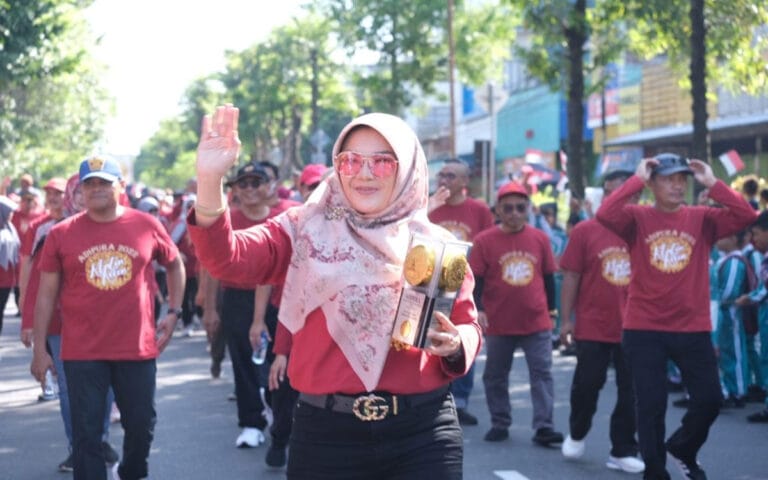 Wujud Syukur Penantian 27 Tahun, Klaten Arak Piala Adipura