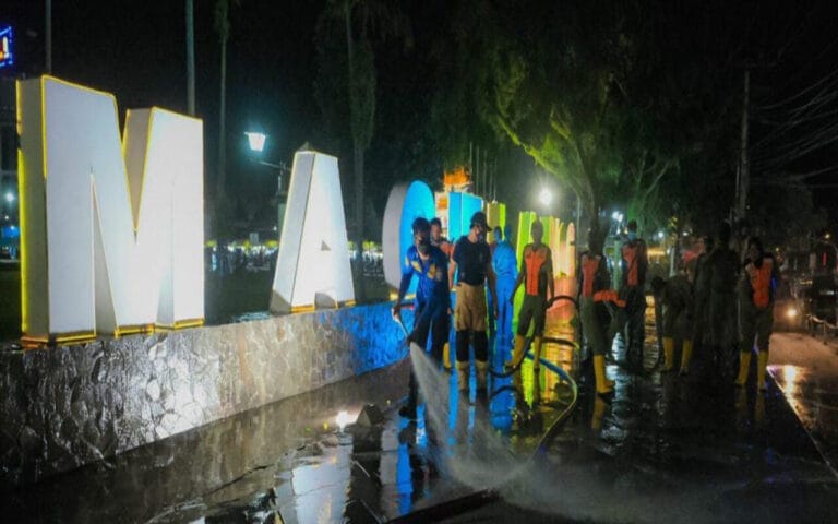 Antisipasi Dampak Abu Vulkanik Merapi, Pemkot Magelang Gelar Penyemprotan Area Publik