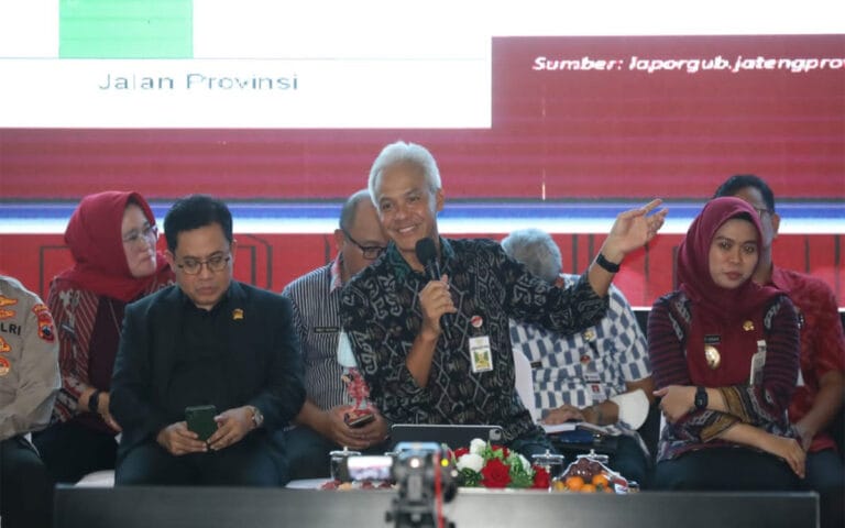 Apresiasi Desa Nol AKI-AKB, Ganjar Sumbang Ambulans ke Desa Jragung