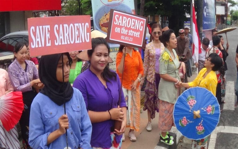 Pecinta Budaya Peringati Hari Sarung Nasional