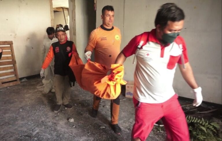 Mayat Tanpa Identitas Di Temukan Di Atas Plafon Rumah Kosong