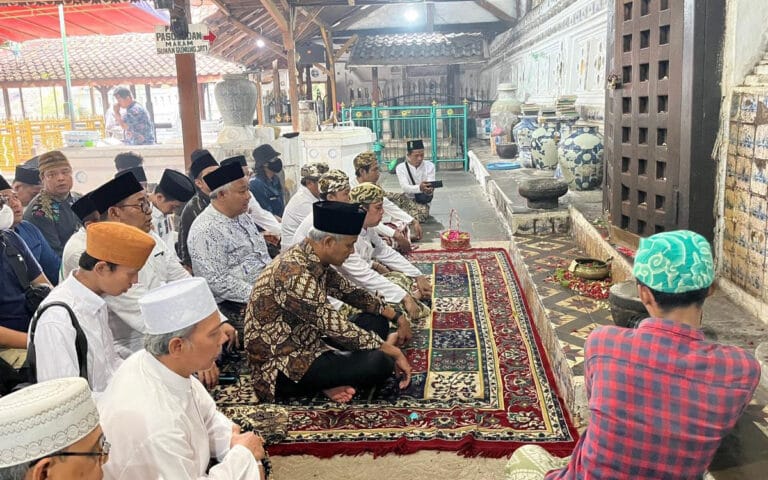 Ziarah Sunan Gunung Jati, Ganjar Belajar Tentang Pemerintahan Berkeadilan