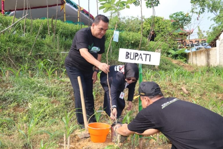 Wujudkan Desa Nyaman dan Asri, 109.779 Pohon Ditanam di Blora