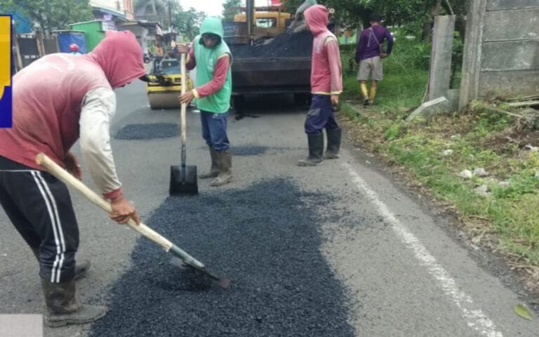Jelang Lebaran, Perbaikan Jalan Kabupaten Dikebut