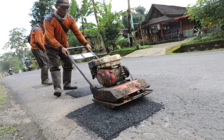 Pembangunan Jalan, Wujudkan Desa Kembanglangit Jadi Tujuan Wisata