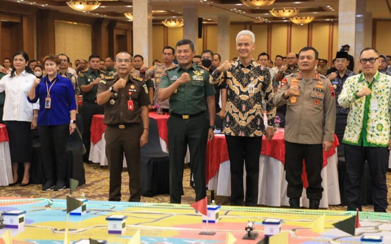 Ganjar Minta Kepala Daerah Bersinergi Dengan TNI-Polri, Antisipasi Pasar Tumpah