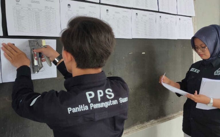 KPU Temanggung Mulai Tempel DPS di Tempat Strategis