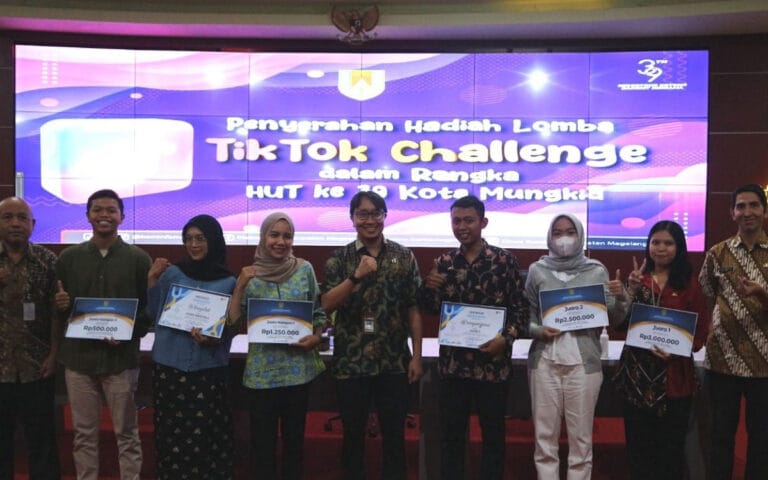 Pemkab Magelang Serahkan Hadiah Pemenang Lomba TikTok