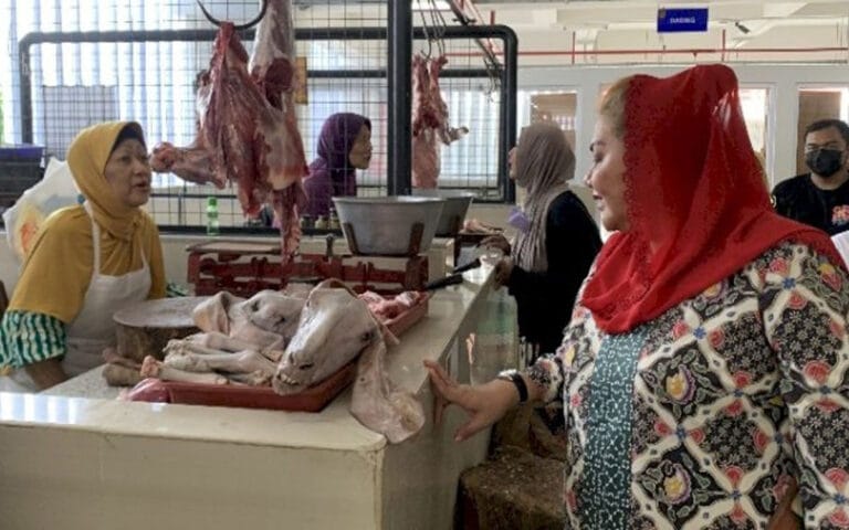 ASN Pemkot Semarang Rame-Rame Belanja Kebutuhan Lebaran di Pasar Johar