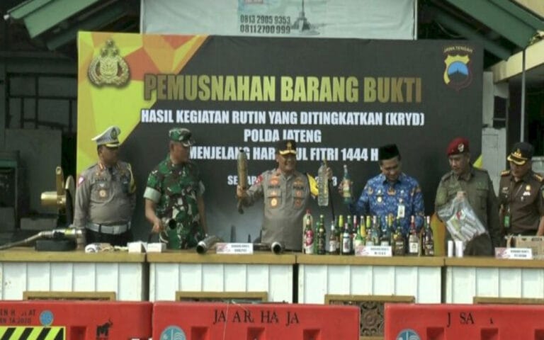 Polda Jateng Musnahkan Ribuan Botol Miras