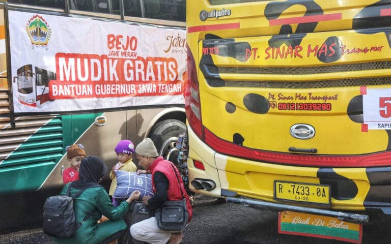 Lepas Keberangkatan Mudik Gratis, Gubernur; Alhamdulillah Bisa Buat Warga Sumringah