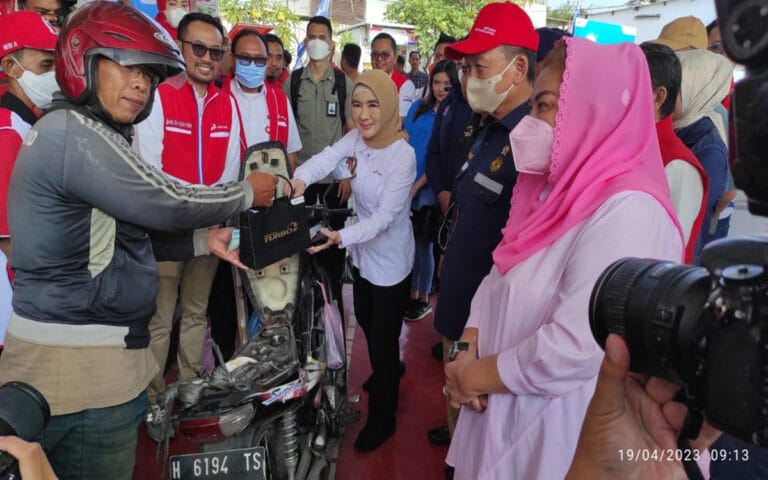 Pantau Pasokan BBM, Menteri ESDM dan Dirut Pertamina Kunjungi SPBU Tol Jateng