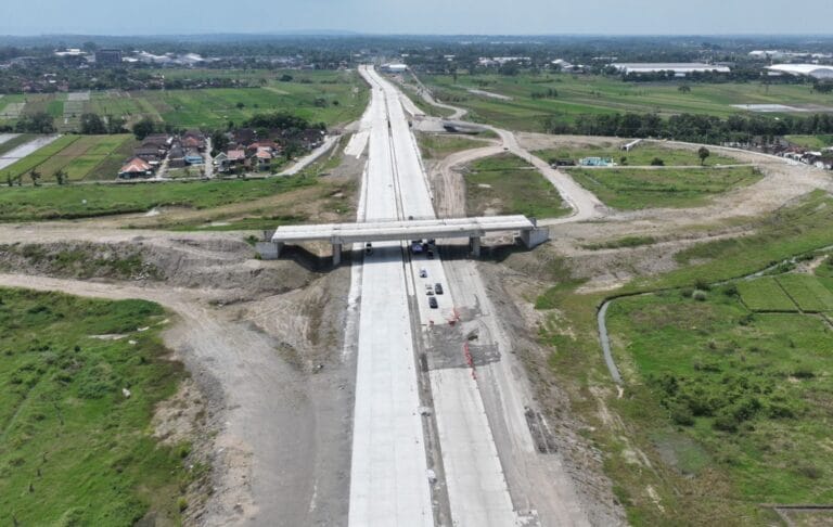 Ganjar Minta Pemudik Tak Ngebut Saat Melintas di Jalur Fungsional Tol
