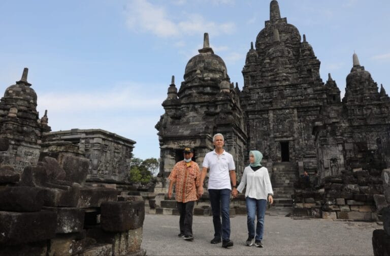 Jadi Tujuan Wisata Lebaran, Ganjar Cek Persiapan di Candi Prambanan