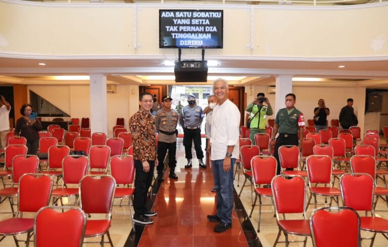 Datangi Sejumlah Gereja, Ganjar Pastikan Paskah Berlangsung Lancar