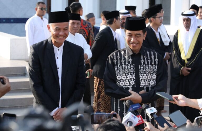 Salat Ied Bareng Ganjar, Jokowi: Capresnya Sudah Jelas, Tinggal Cawapresnya