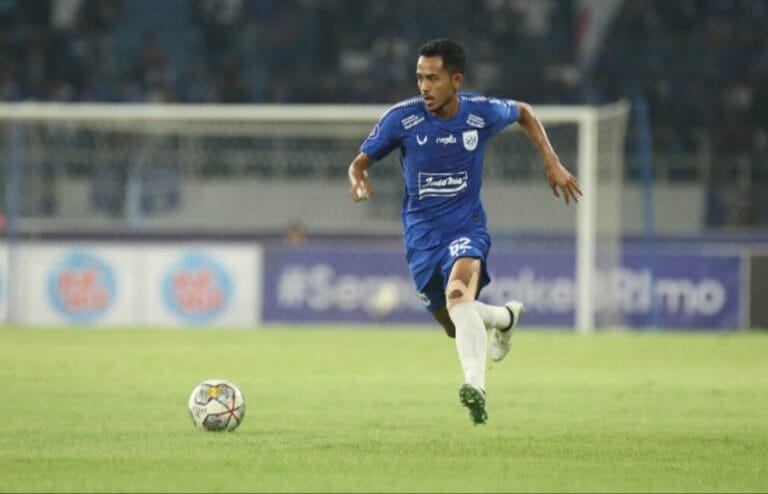 PSIS Lepas Bek Kiri Senior Taufik Hidayat