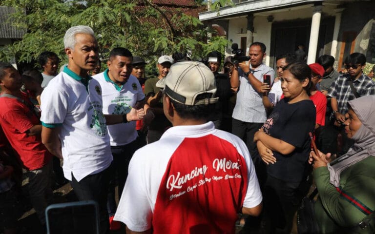Senangnya Hati Sri Pujiyanti, Laporkan Jalan Rusak Langsung Didatangi Ganjar