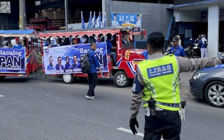 Naik Odong-Odong, PAN Datangi KPU Kota Semarang Daftarkan 50 Bacaleg
