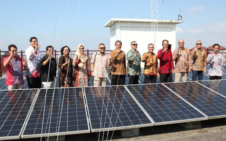 Pertamina Resmikan Bantuan PLTS Untuk UGM