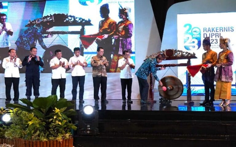 Semen Padang Kolaborasi Atasi Sampah Laut