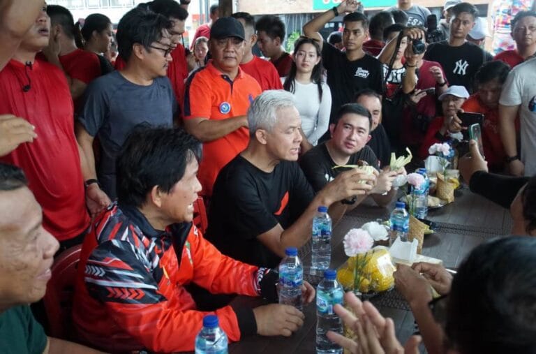 Kunjungi Manado, Ganjar Santap Bubur Manado dan Dodol Minahasa