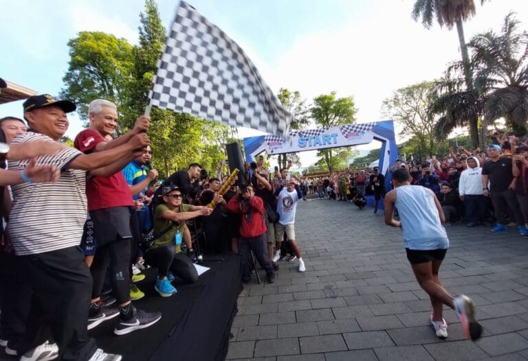 Jogging di Bandung, Ganjar ‘Diculik’ Wagub Jabar ke Gedung Sate