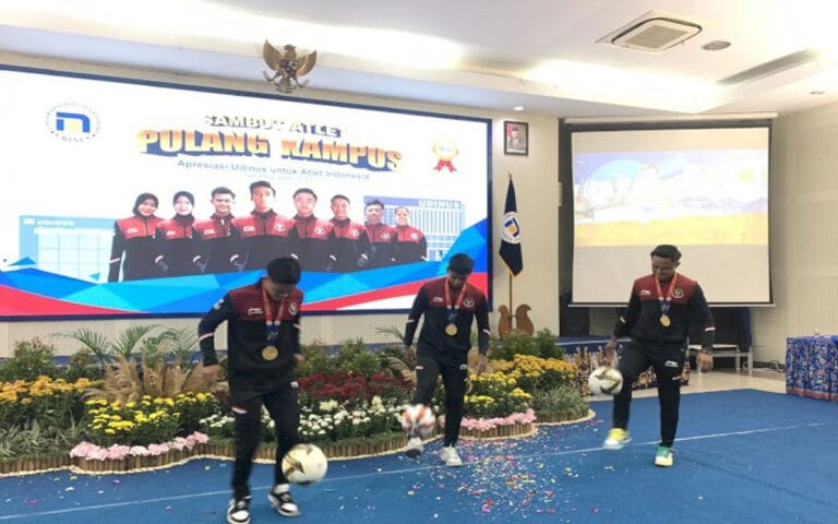 Atlet Peraih Medali Emas SEA Games Terima Hadiah Gadget Hingga Beasiswa S2