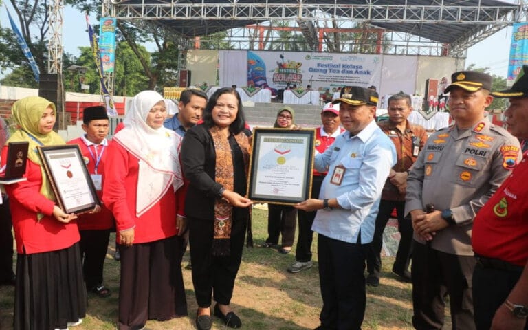 Jepara Kembali Pecahkan Rekor Muri Pembuatan Kolase Limbah Mebel