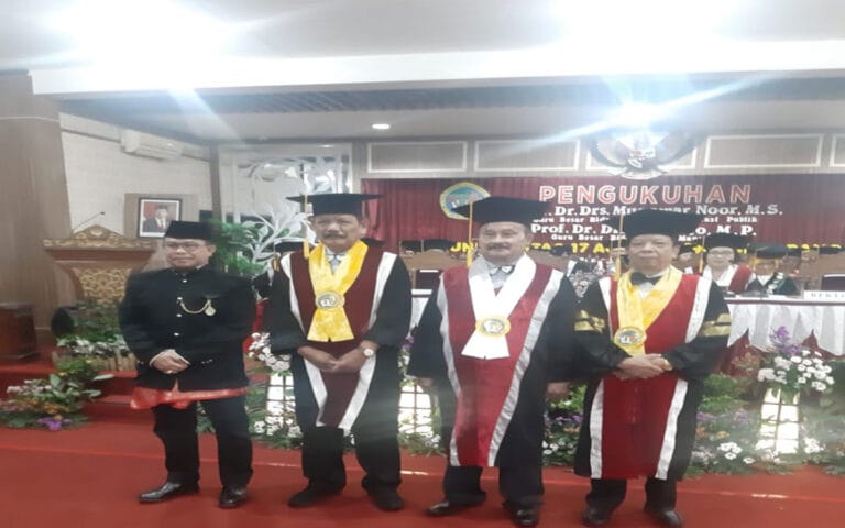Untag Semarang Kukuhkan Dua Guru Besar
